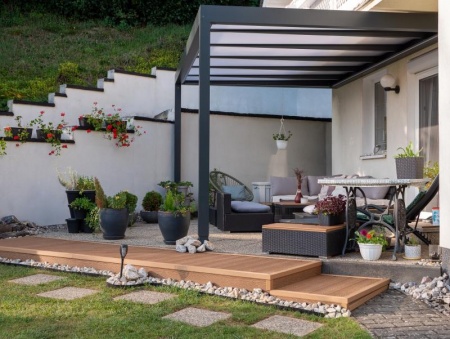 Comment aménager une terrasse en bois qui valorise votre espace extérieur ?
