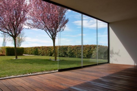 Les avantages d'une terrasse sur pilotis pour les terrains difficiles